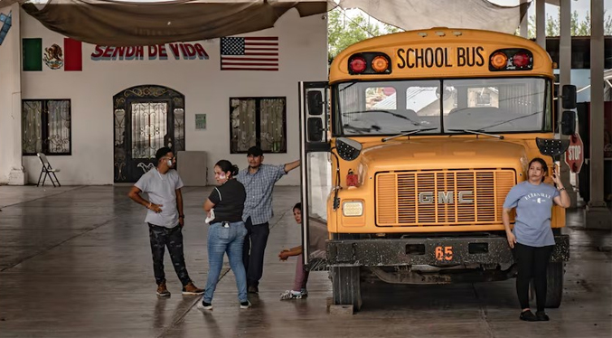 Migrantes venezolanos miran al sur y otros esperan en albergues mexicanos