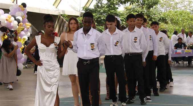 Primeras graduaciones de menores migrantes de Venezuela en el sur de México