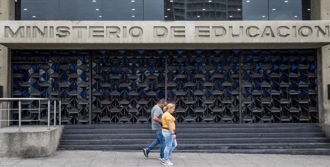 Ministerio de Educación aclara que no hay cambio de currículo en escuelas medias y técnicas