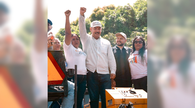 Gobernador Caldera implementa el Plan de Asfaltado en el barrio Luis Aparicio de San Francisco