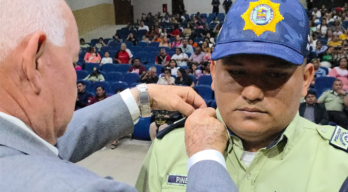 Edgar Labarca en acto de ascensos de 104 oficiales de policía: Mara confía en ustedes