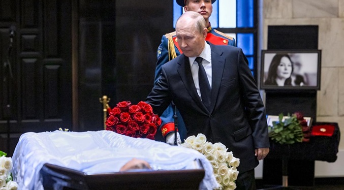 Putin se despide de la fallecida presidenta del Tribunal Supremo, su compañera de clase