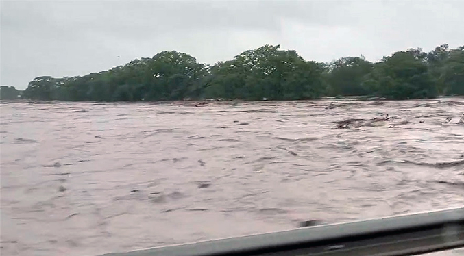 Testimonio de un superviviente de las inundaciones en Texas:»Vi un muro gigante de agua»