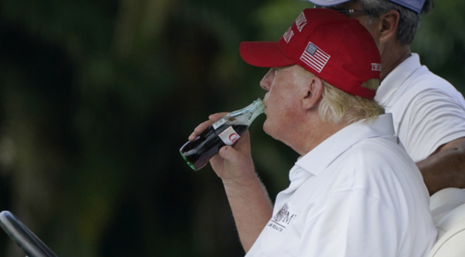 Coca-Cola podría cambiar la fórmula por pedido de Trump