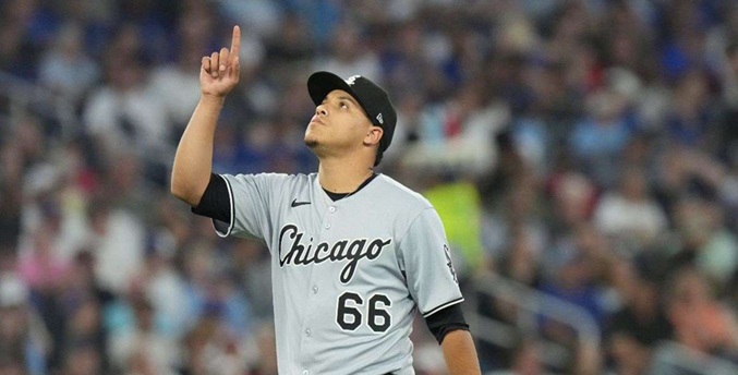 Wikelman González sube nuevamente a Grandes Ligas