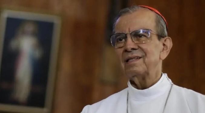 Cardenal salvadoreño pide que Bukele informe sobre venezolanos presos en El Salvador