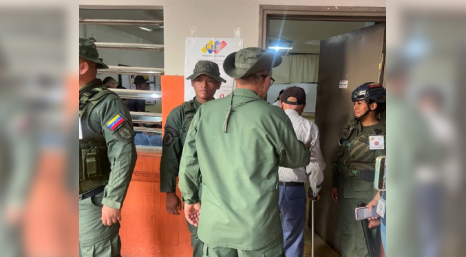 Abren los centros de votación para los comicios locales