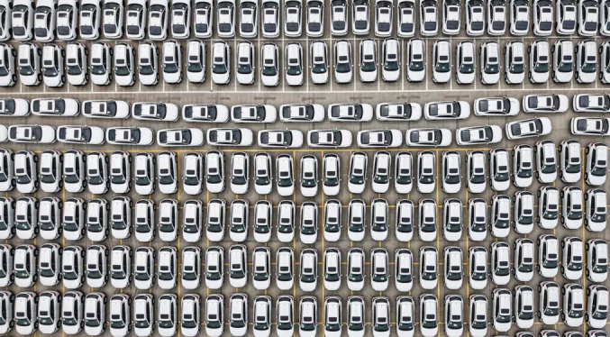 Las autoridades chinas intentan frenar la «competencia irracional» en los coches eléctricos