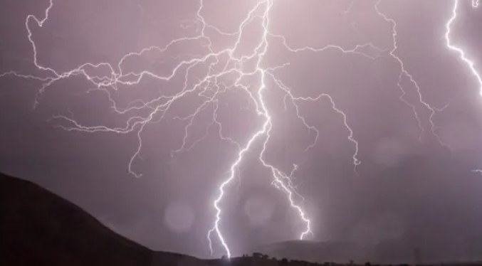 Un niño fallece tras ser impactado por un rayo en una playa de Anzoátegui