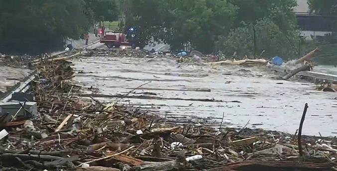 Lluvias históricas provocan tragedia en campamento de verano en Texas