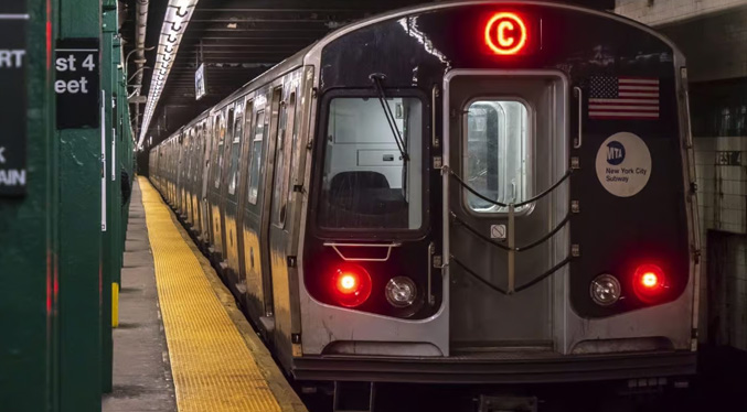 Mujer sufre la amputación de sus piernas tras ser empujada a las vías del metro por su pareja