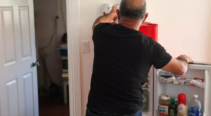 Aterrados por las redadas, los migrantes de Los Ángeles se encierran en casa