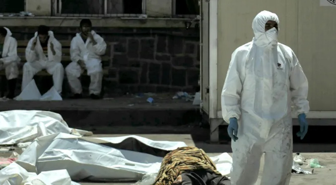 En la morgue de Sueida, decenas de cadáveres esperan a ser identificados