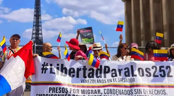 Realizan una movilización en París en solidaridad con los venezolanos en el CECOT