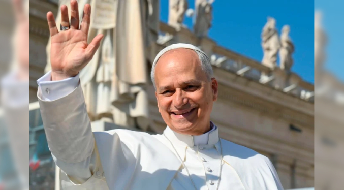 Inauguran un recorrido turístico en autobús centrado en la vida del papa León XIV