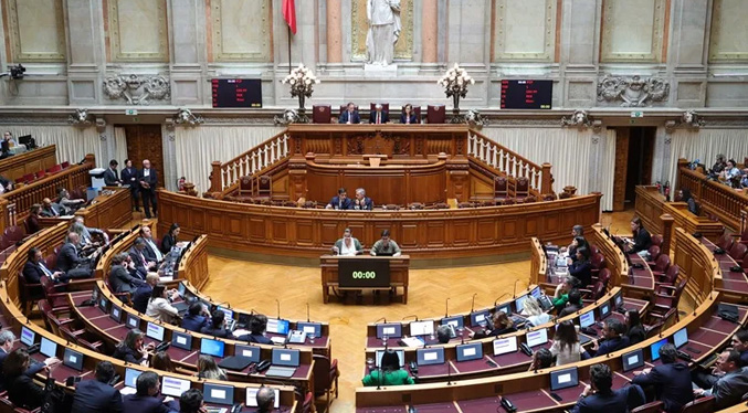 Parlamento de Portugal aprueba la reforma migratoria que limita la reagrupación familiar