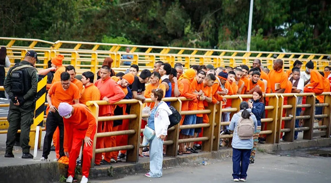 Ecuador niega deportación colectiva de presos colombianos