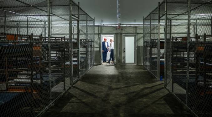 Jueza frena la construcción del centro migratorio Alligator Alcatraz por demanda ambiental