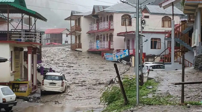 Al menos 100 desaparecidos en mortal aluvión en el Himalaya