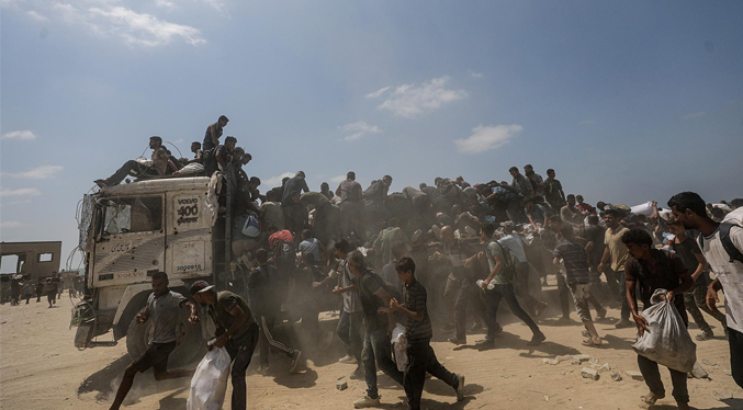 Muere tras caerle encima un paquete de ayuda humanitaria lanzado desde un avión en Gaza