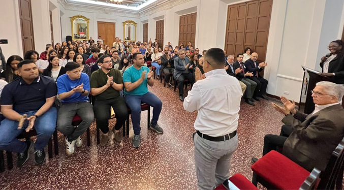 Gobernación fortalece el programa de becas en Zulia