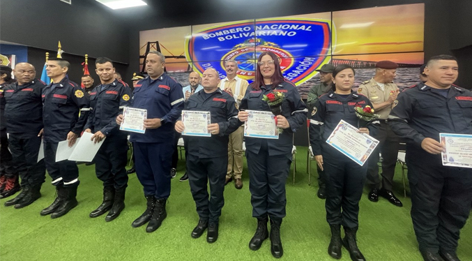 Alcaldía de San Francisco entrega nuevas ambulancias y realiza ascensos para Bomberos