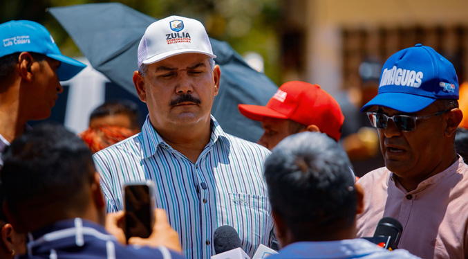 Caldera recorre junto al presidente de Hidrolago comunidades de dos parroquias de Maracaibo
