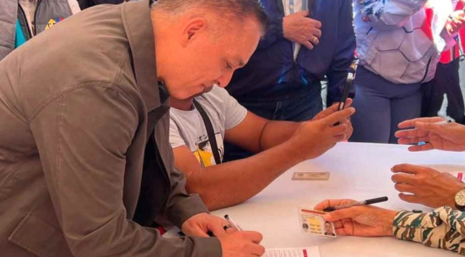 Rectores del CNE asisten a la jornada de alistamiento en Caracas