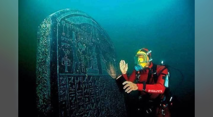 Egipto revela restos de ciudad sumergida de más de 2.000 años frente a Alejandría