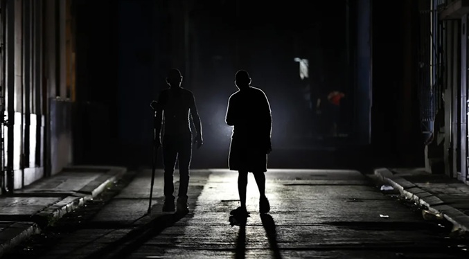 Apagón masivo en la mitad de la isla deja a 3,5 millones de cubanos sin servicio