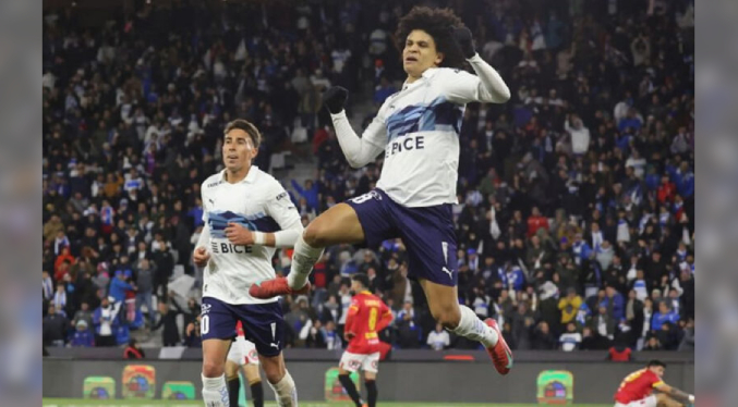 Eduard Bello anota en el triunfo de la Universidad Católica de Chile