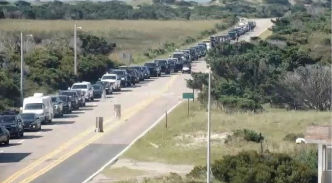 EEUU ordena evacuaciones en Carolina del Norte por «dramático» aumento del huracán Erin