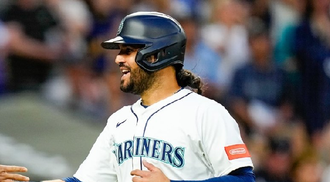 Eugenio Suárez dispara su primer cuadrangular tras su vuelta a Seattle