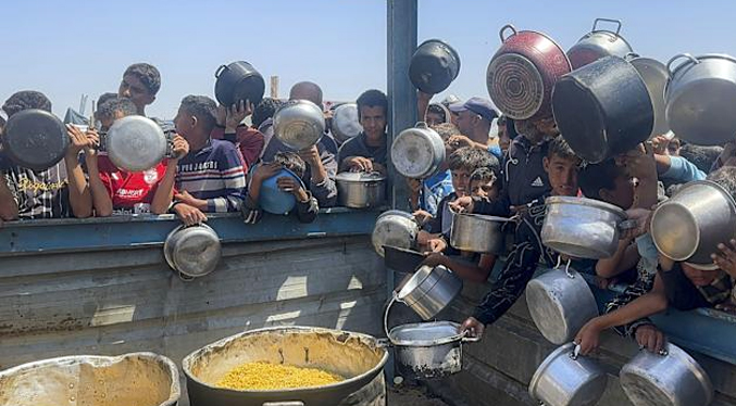 Número de gazatíes muertos por buscar comida supera los dos mil