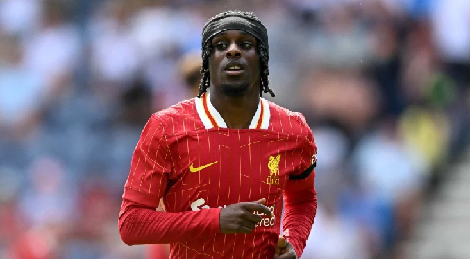 Liverpool pierde a Frimpong por lesión hasta el parón internacional