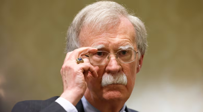 Inculpan al exasesor de seguridad de Trump John Bolton, hoy opositor