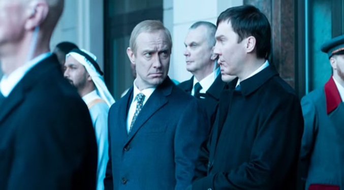 Jude Law compone un ajustado Putin sin recurrir a prótesis, tan solo con una peluca