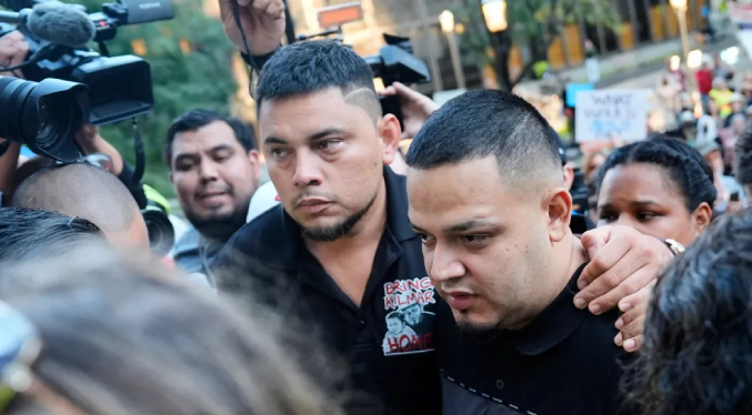 DHS confirma que ICE está procesando la deportación de Kilmar Ábrego García a Uganda