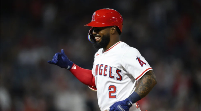 Venezolano Rengifo es el héroe en el triunfo de Angelinos sobre Rojos