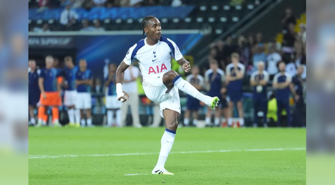 Tottenham condena abuso racista contra Mathys Tel tras la Supercopa de la UEFA