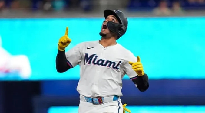 Aguilucho Máximo Acosta conecta jonrón, primer hit en MLB, en triunfo de Marlins (Video)