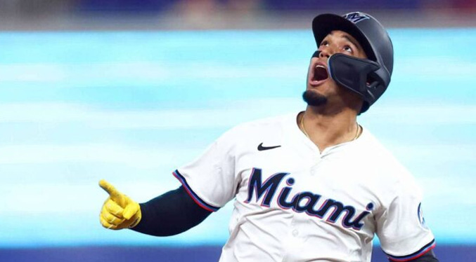 Máximo Acosta llega a Tiburones de La Guaira vía cambio de Águilas del Zulia