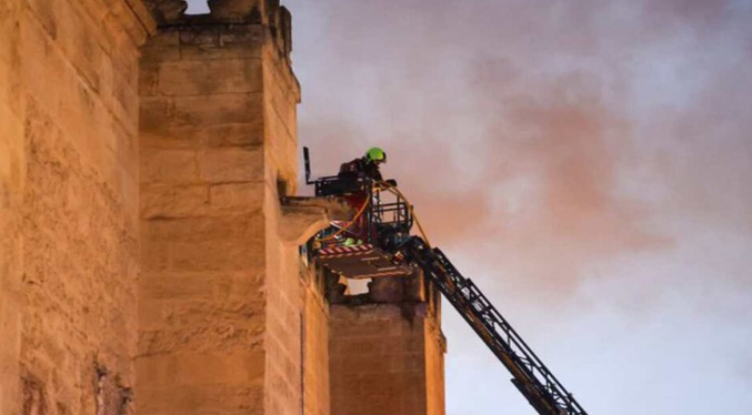 Piden en España explicaciones sobre el incendio en la Mezquita-Catedral de Córdoba