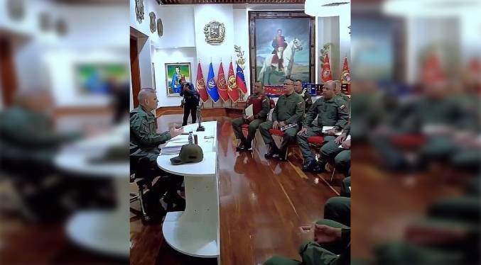 Ministro Padrino López sostiene encuentro con altos oficiales de la FANB para evaluar «amenazas»