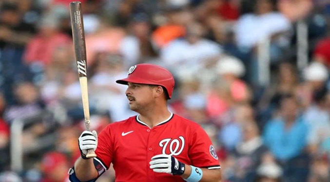 Nathaniel Lowe firma contrato con Medias Rojas