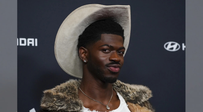 Rapero Lil Nas X es detenido por presuntamente arremeter contra la policía en LA
