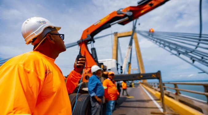 Continúa el Plan de mantenimiento del Puente Rafael Urdaneta con el reemplazo de 14 guayas