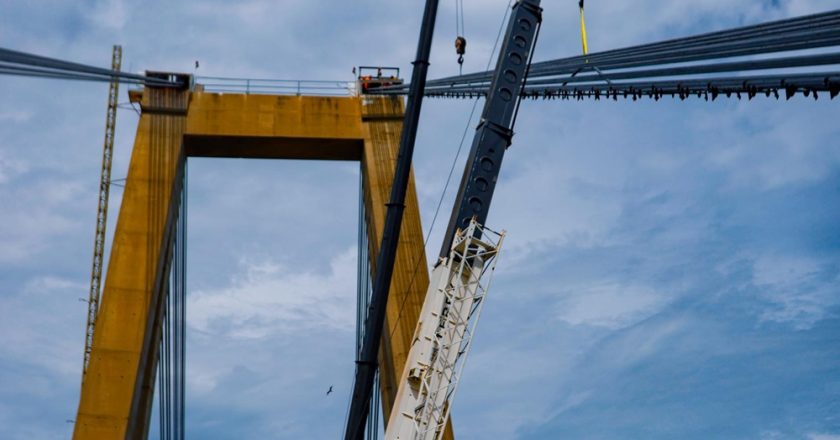 Rehabilitan la iluminación de dos tramos del Puente Rafael Urdaneta