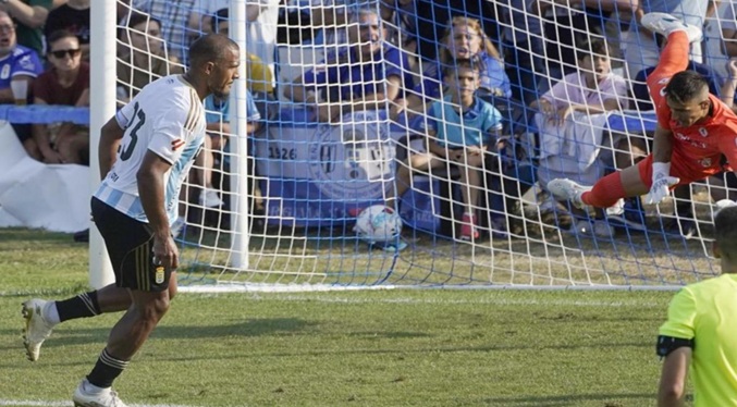Salomón Rondón da la victoria al Oviedo (1-0) en un amistoso