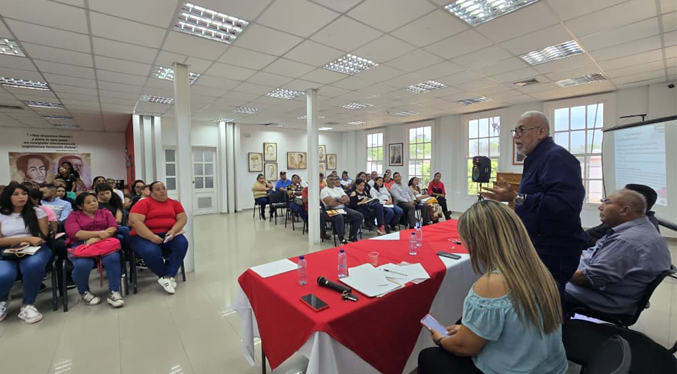 Consejo Federal de Gobierno dicta taller de formación a 55 promotores sociales de Maracaibo